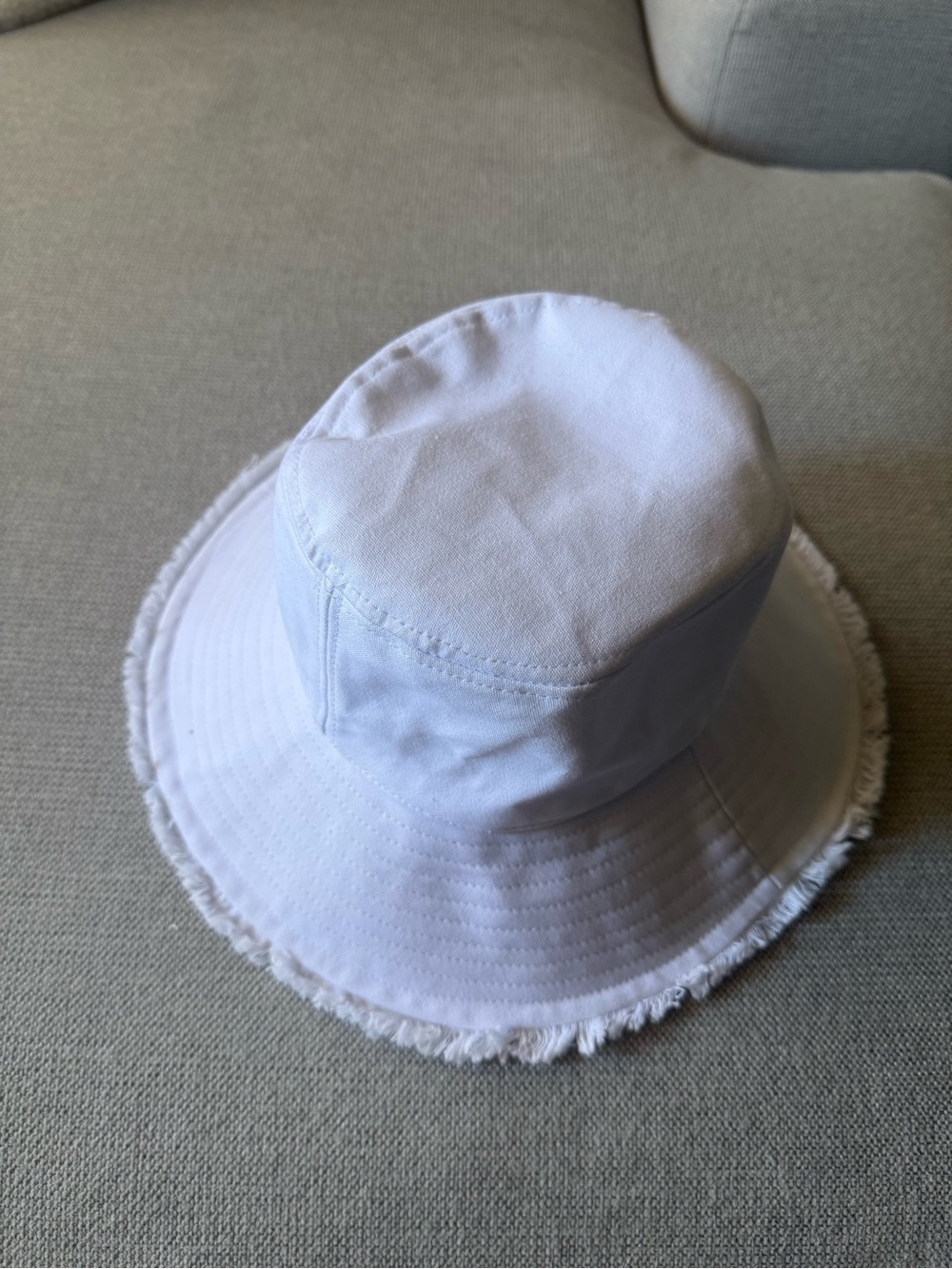 White Frayed Edge Bucket Hat - Picture 4 of 4